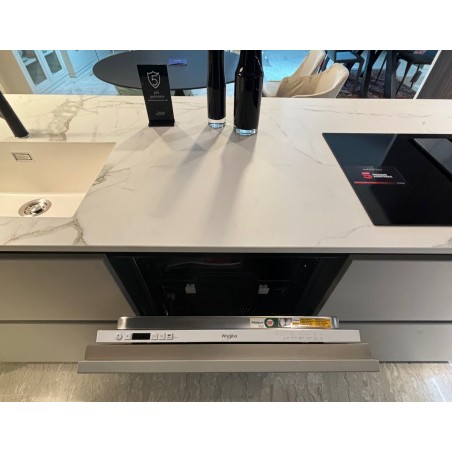 Forma 2000 - Laminate Kitchen with Island Forma 2000 - Laminate Kitchen with Island