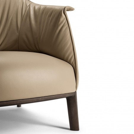 Poltrona Frau - Archibald Poltrona con base in legno