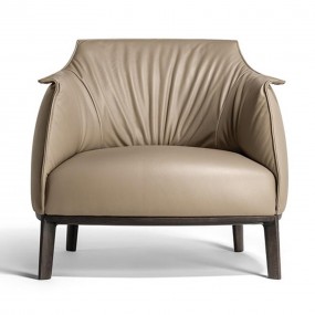 Poltrona Frau - Archibald Poltrona con base in legno