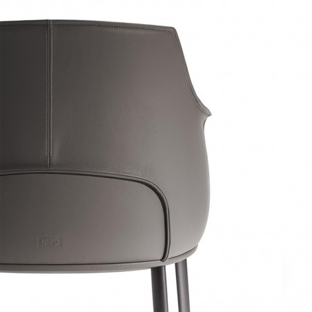 Poltrona Frau - Archibald Large Petite Fauteuil